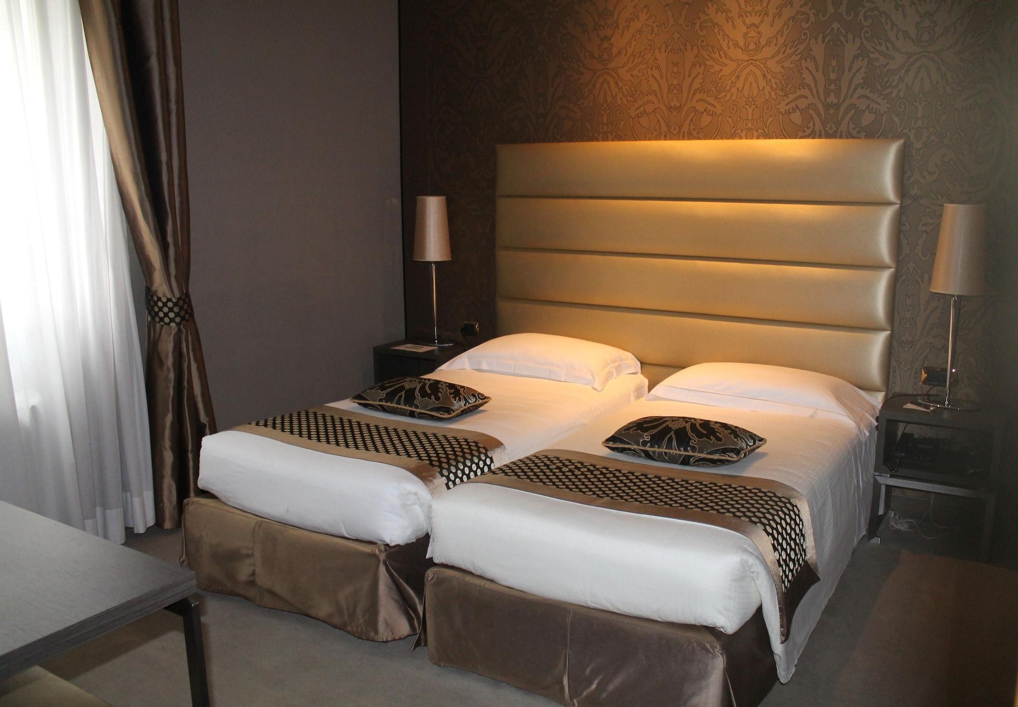 Hotel Mozart Milan Exterior photo