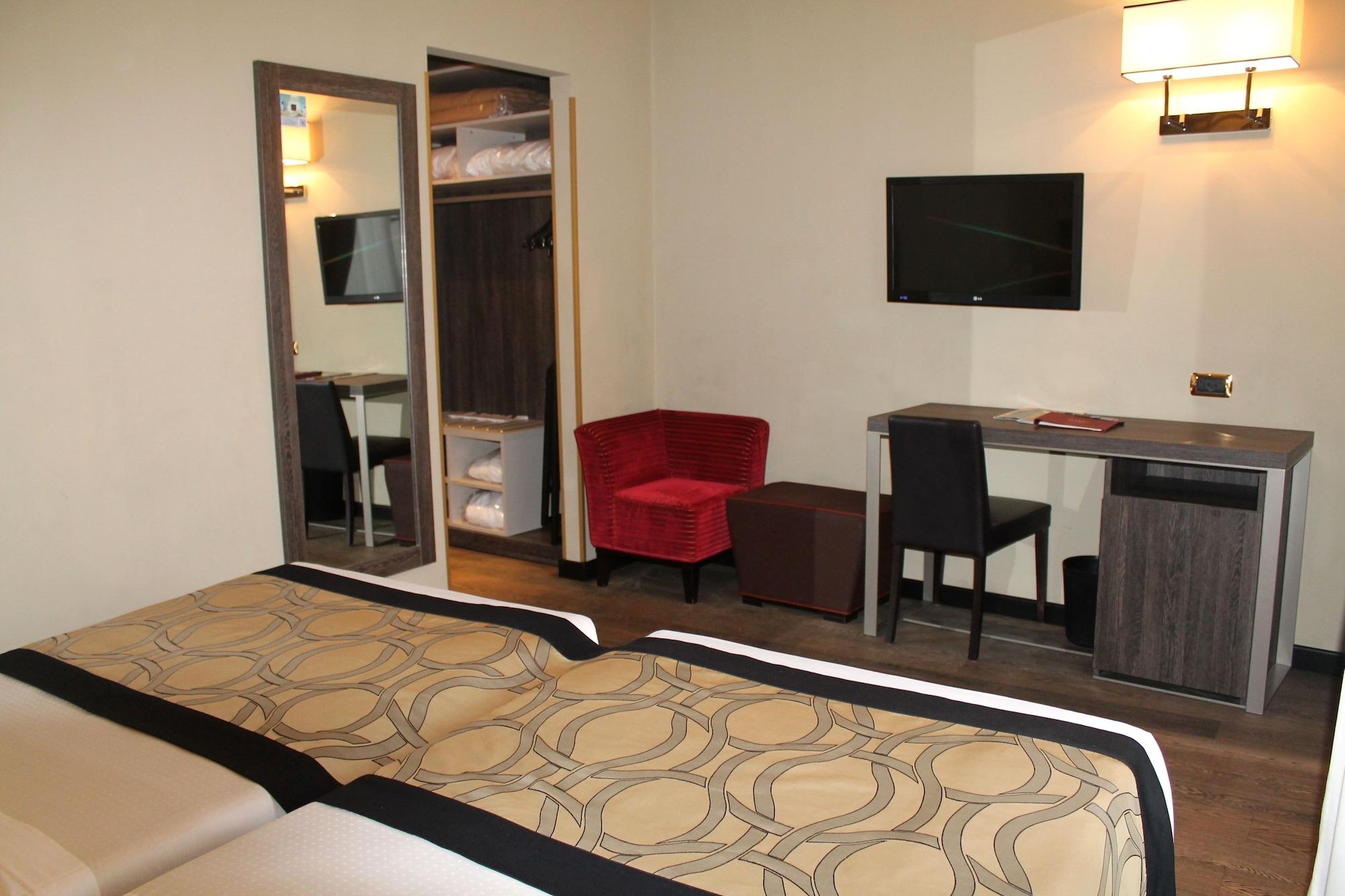 Hotel Mozart Milan Exterior photo
