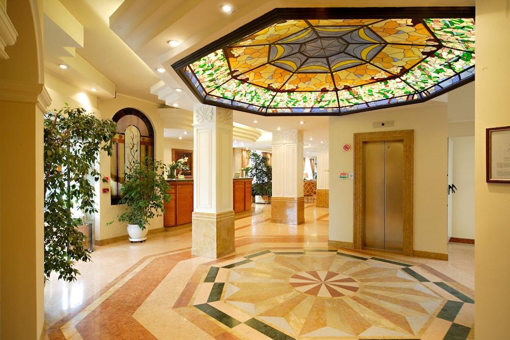 Hotel Mozart Milan Exterior photo