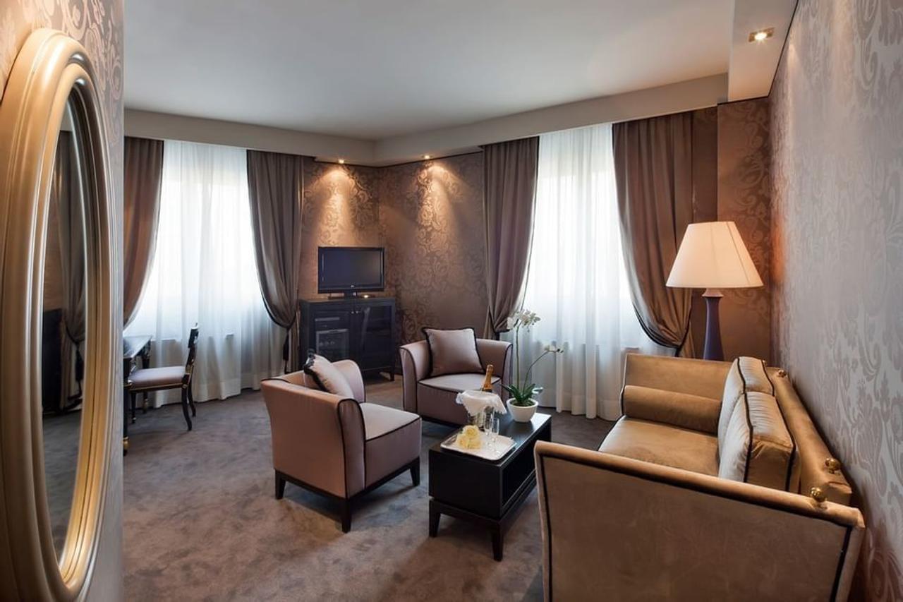 Hotel Mozart Milan Exterior photo