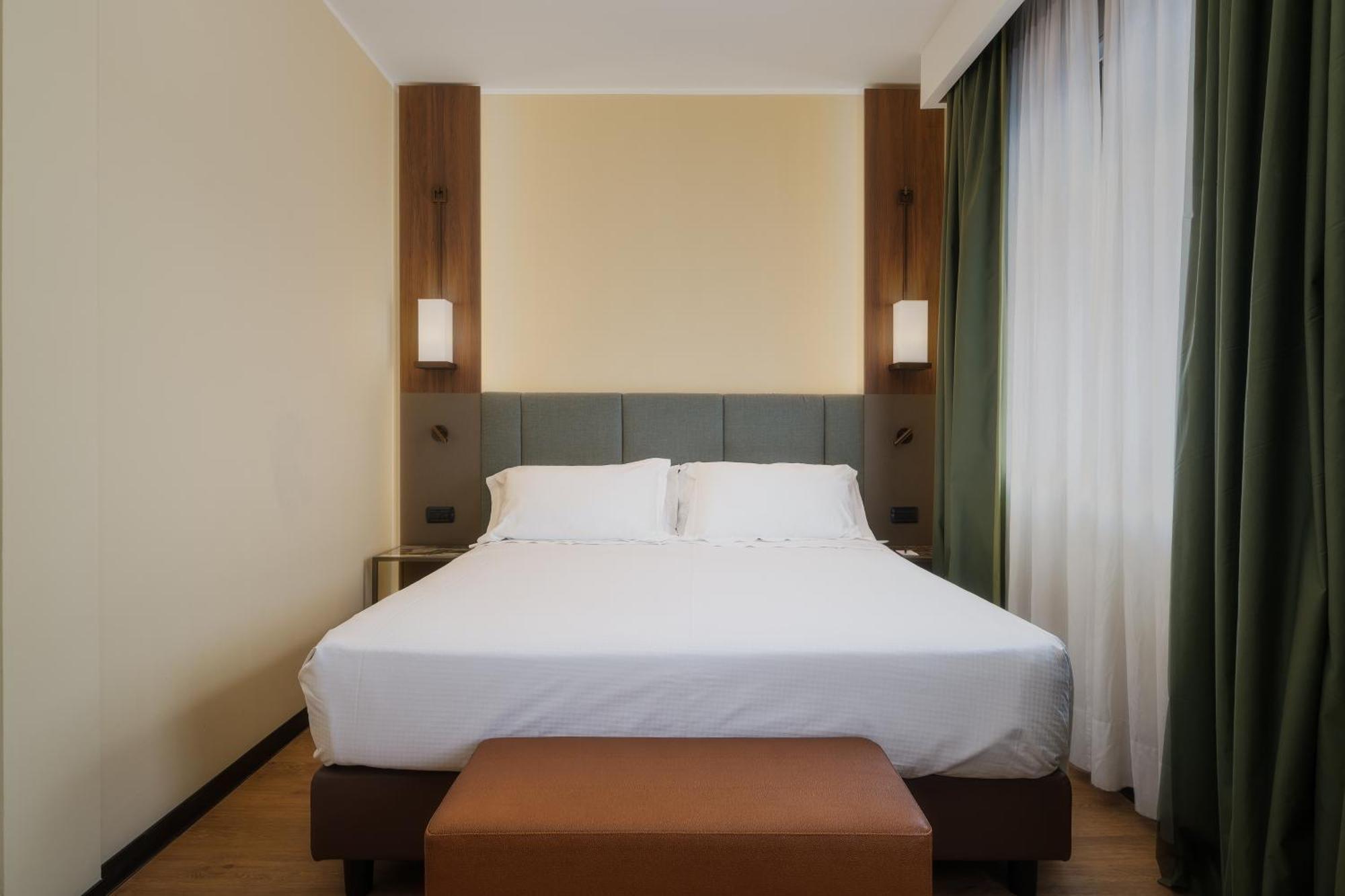 Hotel Mozart Milan Exterior photo