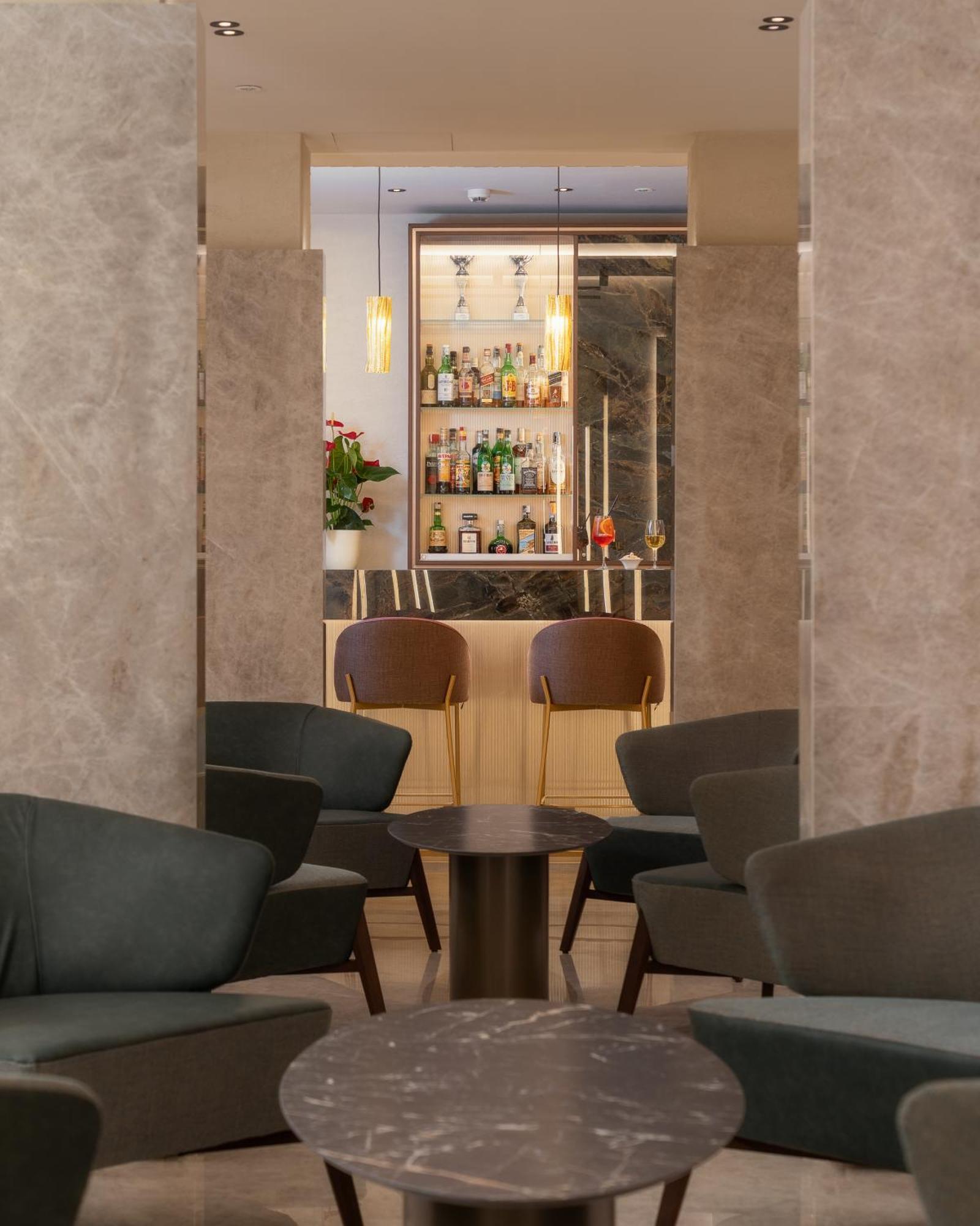 Hotel Mozart Milan Exterior photo
