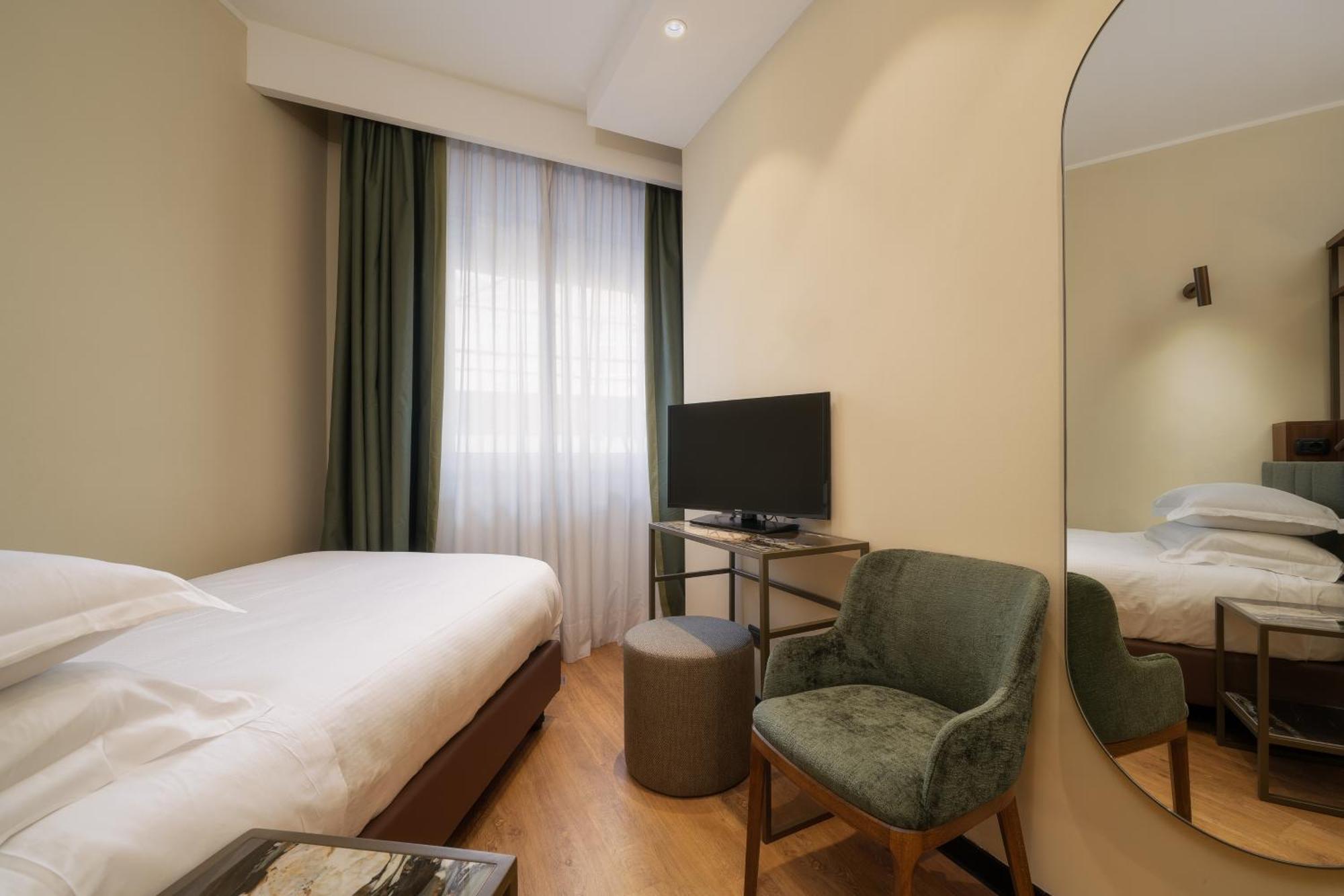 Hotel Mozart Milan Exterior photo