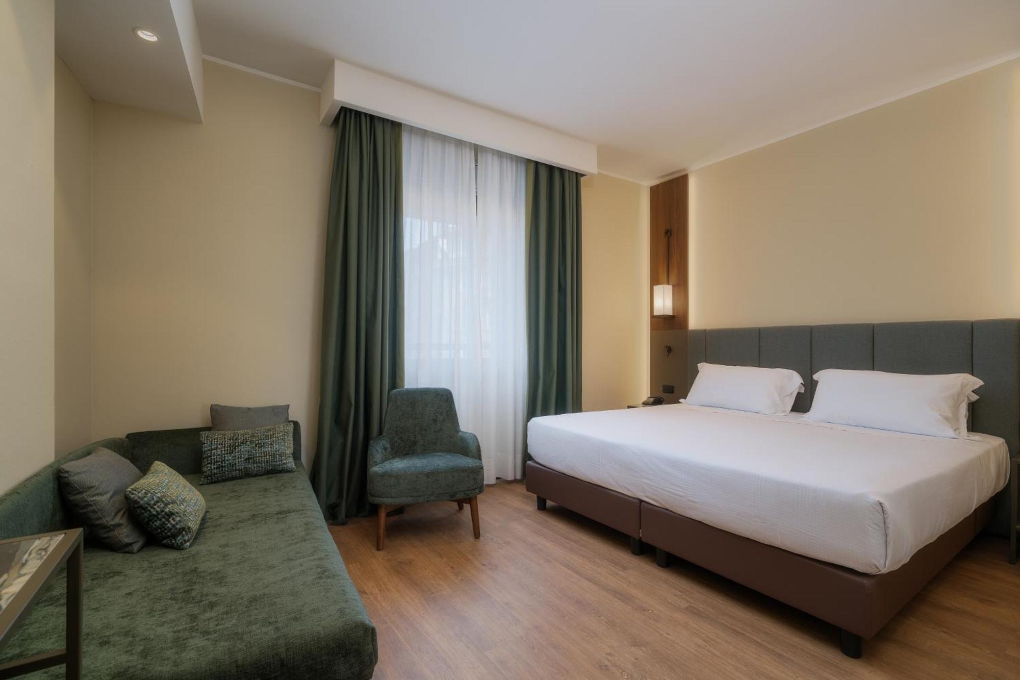 Hotel Mozart Milan Exterior photo