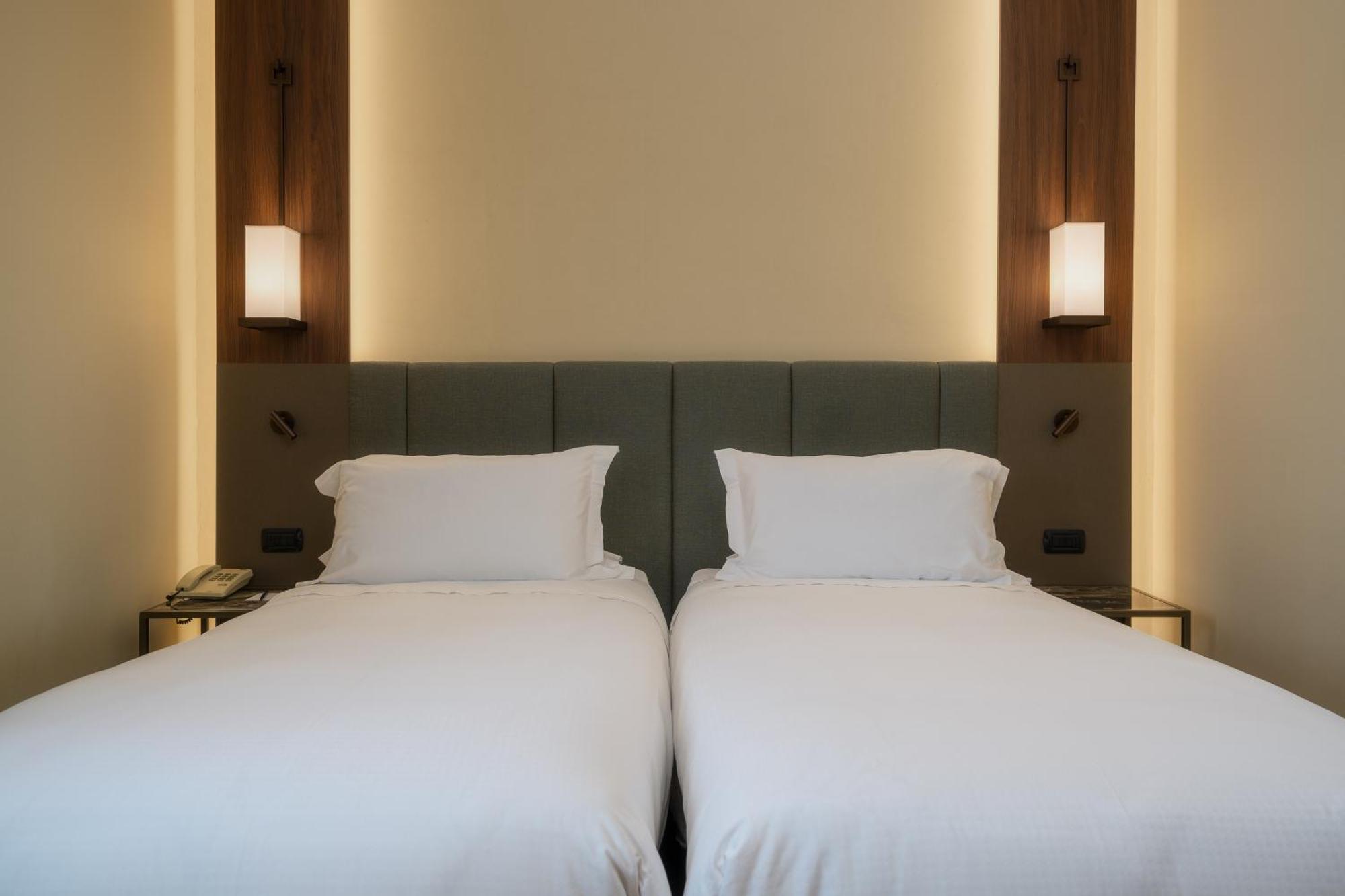 Hotel Mozart Milan Exterior photo